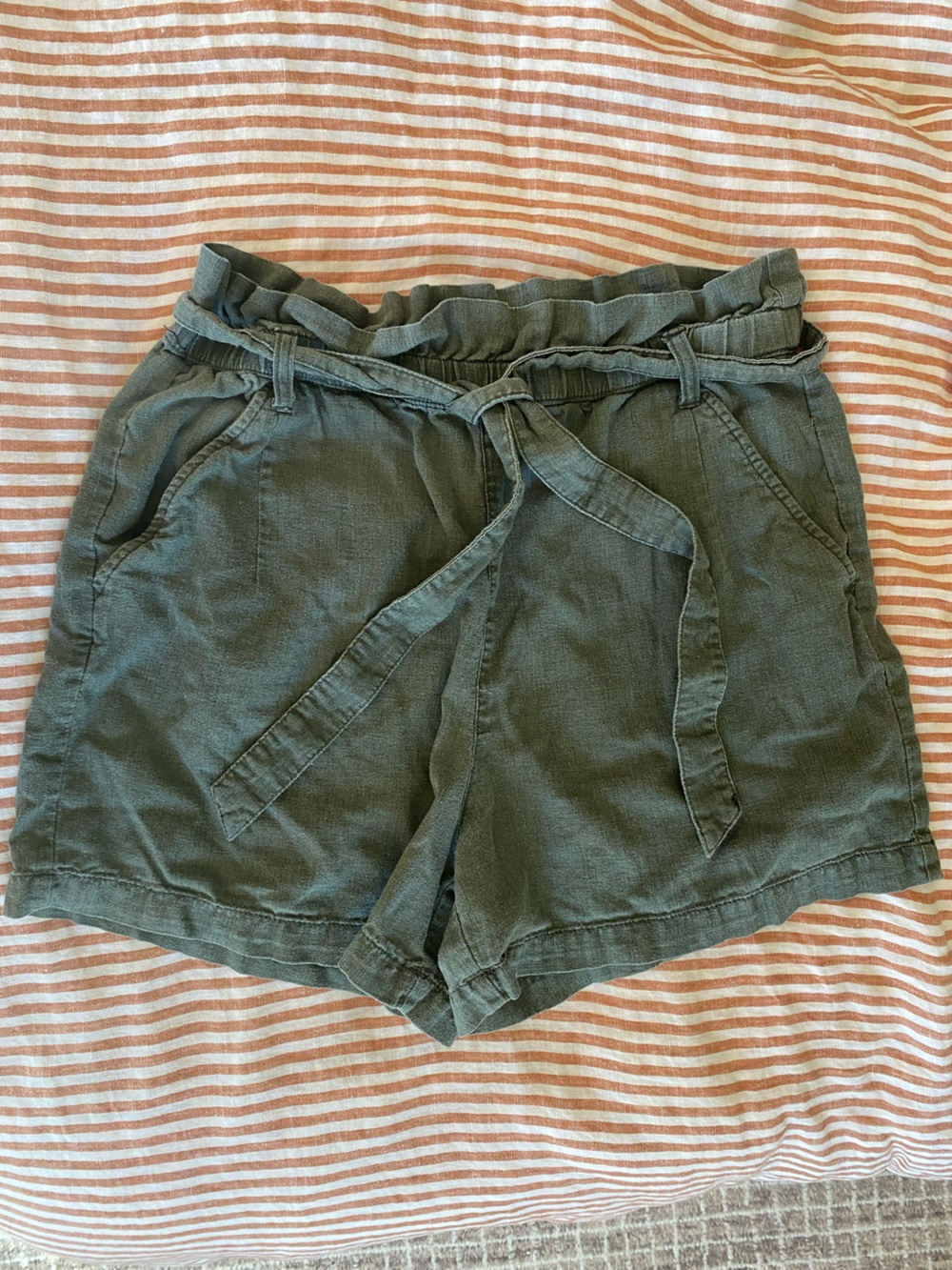 a.n.a army green Tie-Waist Linen-Blend Bermuda Shorts medium